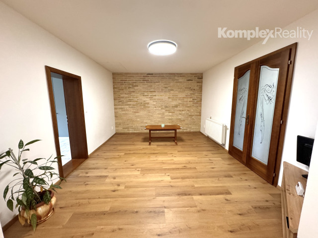 REZERVOVANÉ!Predaj- 4i rodinný dom s bazénom" Milionárska štvrť "Nové Zámky