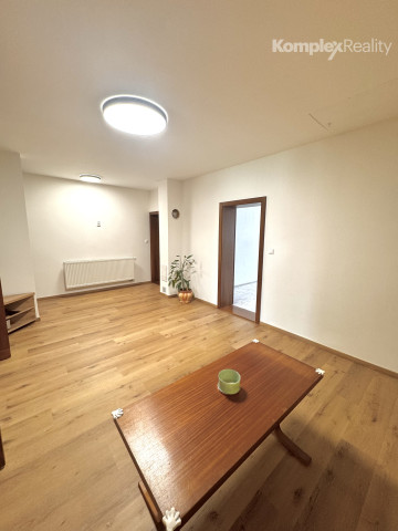 REZERVOVANÉ!Predaj- 4i rodinný dom s bazénom" Milionárska štvrť "Nové Zámky