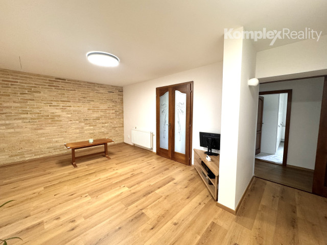 REZERVOVANÉ!Predaj- 4i rodinný dom s bazénom" Milionárska štvrť "Nové Zámky