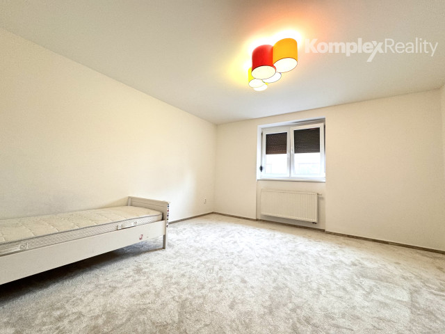 REZERVOVANÉ!Predaj- 4i rodinný dom s bazénom" Milionárska štvrť "Nové Zámky