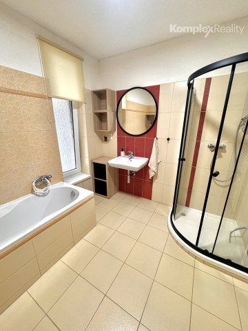 REZERVOVANÉ!Predaj- 4i rodinný dom s bazénom" Milionárska štvrť "Nové Zámky