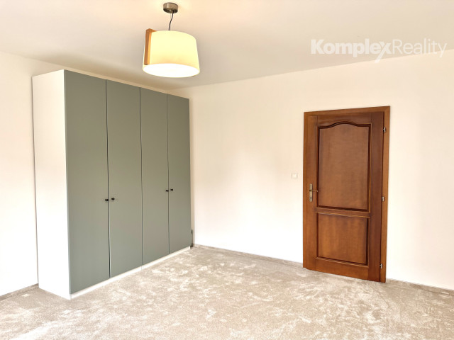 REZERVOVANÉ!Predaj- 4i rodinný dom s bazénom" Milionárska štvrť "Nové Zámky