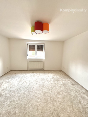 REZERVOVANÉ!Predaj- 4i rodinný dom s bazénom" Milionárska štvrť "Nové Zámky