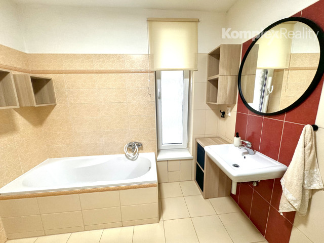 REZERVOVANÉ!Predaj- 4i rodinný dom s bazénom" Milionárska štvrť "Nové Zámky