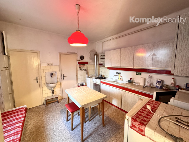 Predaj- 3i rodinný dom  s garážou a letnou kuchyňou Nové Zámky