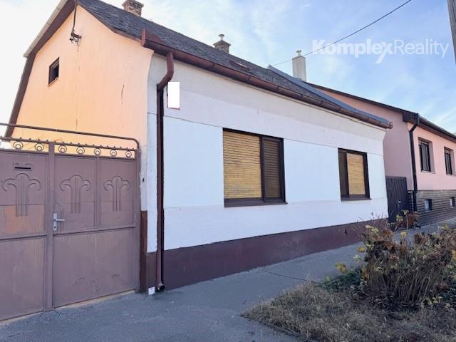 Predaj- 3i rodinný dom  s garážou a letnou kuchyňou Nové Zámky