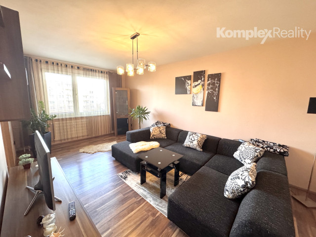 Prenájom- 2 izbový zrekonštruovaný byt s balkónom, T. Vansovej, Nové Zámky