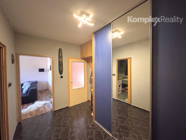 Prenájom- 2 izbový zrekonštruovaný byt s balkónom, T. Vansovej, Nové Zámky