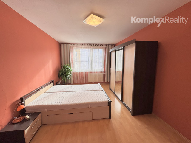 Prenájom- 2 izbový zrekonštruovaný byt s balkónom, T. Vansovej, Nové Zámky