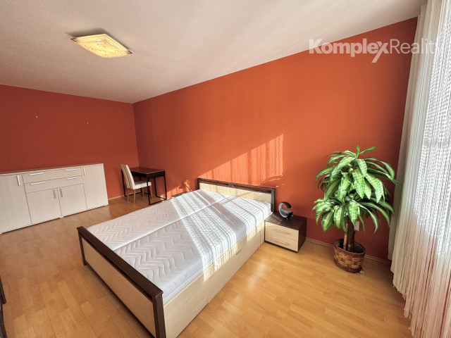 Prenájom- 2 izbový zrekonštruovaný byt s balkónom, T. Vansovej, Nové Zámky