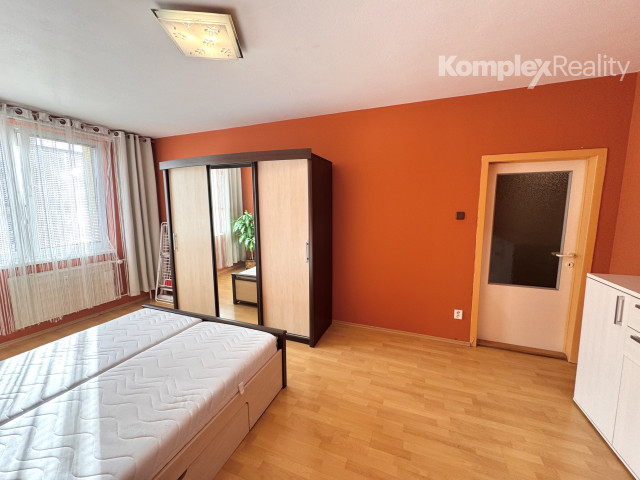Prenájom- 2 izbový zrekonštruovaný byt s balkónom, T. Vansovej, Nové Zámky