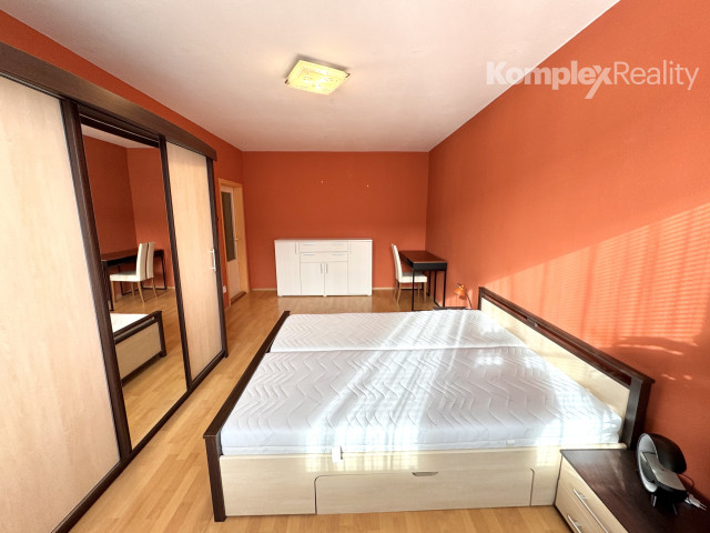 Prenájom- 2 izbový zrekonštruovaný byt s balkónom, T. Vansovej, Nové Zámky