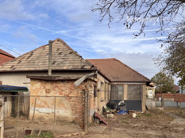 Predaj- 3 izbový  starší rodinný dom s pekným pozemkom  v obci Rúbaň