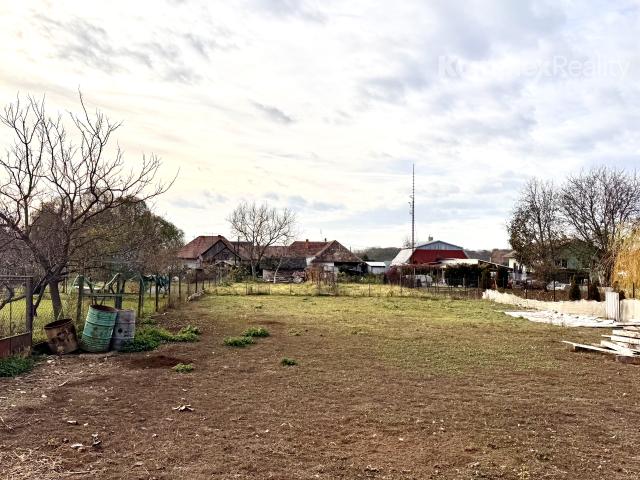 Predaj- 3 izbový  starší rodinný dom s pekným pozemkom  v obci Rúbaň