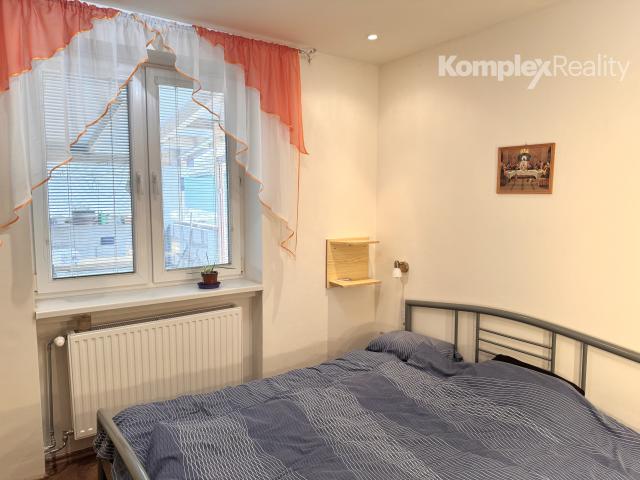 Na predaj priestranný 3-izbový rodinný dom s veľkým pozemkom a novou terasou – Kolta