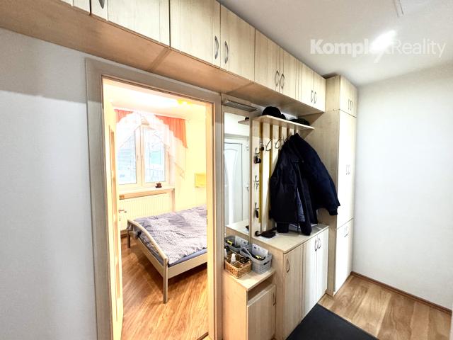 Na predaj priestranný 3-izbový rodinný dom s veľkým pozemkom a novou terasou – Kolta