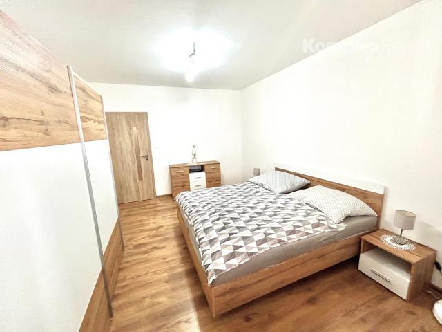 Predaj- priestranný 2 izbový byt s balkónom po kompletnej rekonštrukcii, Nové Zámky