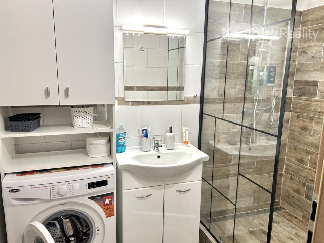 Predaj- priestranný 2 izbový byt s balkónom po kompletnej rekonštrukcii, Nové Zámky