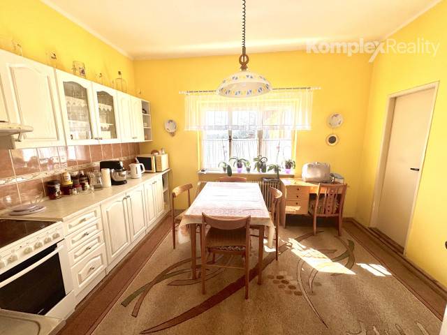 Na predaj rodinný dom s dielňou, garážou a udržiavanou záhradou – Rúbaň