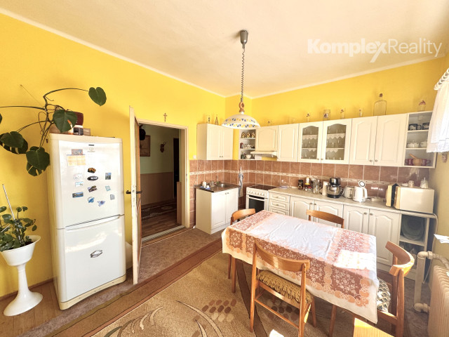 Na predaj rodinný dom s dielňou, garážou a udržiavanou záhradou – Rúbaň