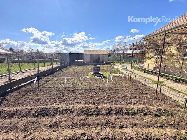 Na predaj rodinný dom s dielňou, garážou a udržiavanou záhradou – Rúbaň