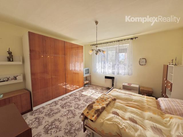 Na predaj: 5-izbový rodinný dom so samostatnou garážou a letnou kuchyňou v obci Tvrdošovce