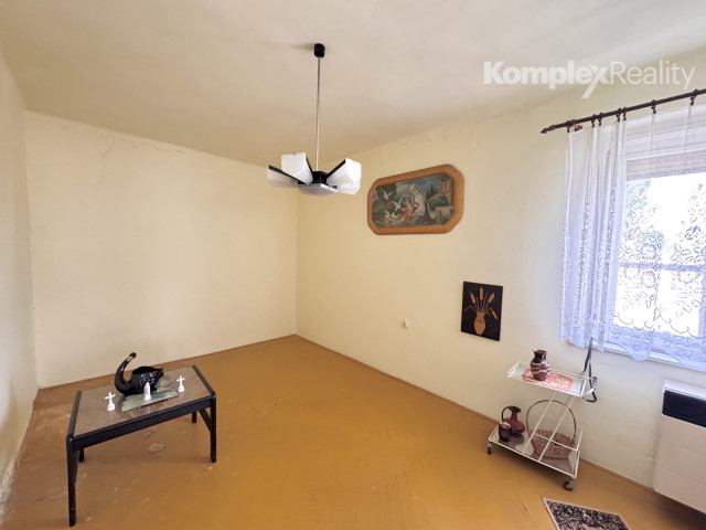 Na predaj: 5-izbový rodinný dom so samostatnou garážou a letnou kuchyňou v obci Tvrdošovce