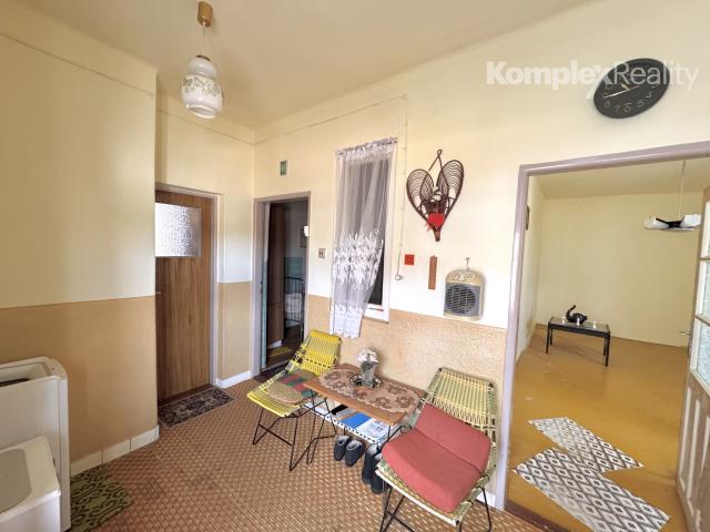 Na predaj: 5-izbový rodinný dom so samostatnou garážou a letnou kuchyňou v obci Tvrdošovce