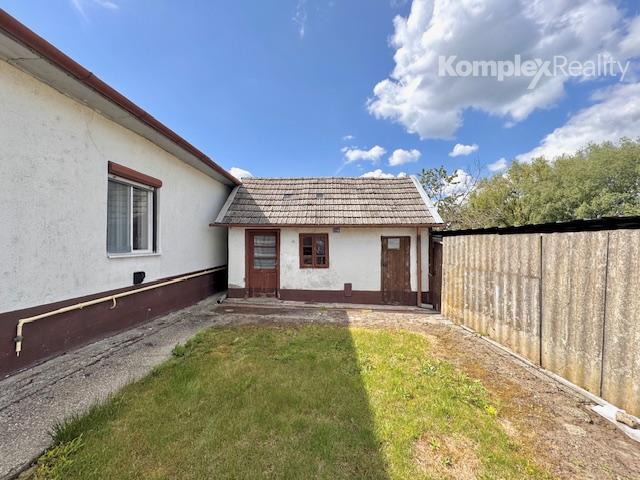 Na predaj: 5-izbový rodinný dom so samostatnou garážou a letnou kuchyňou v obci Tvrdošovce