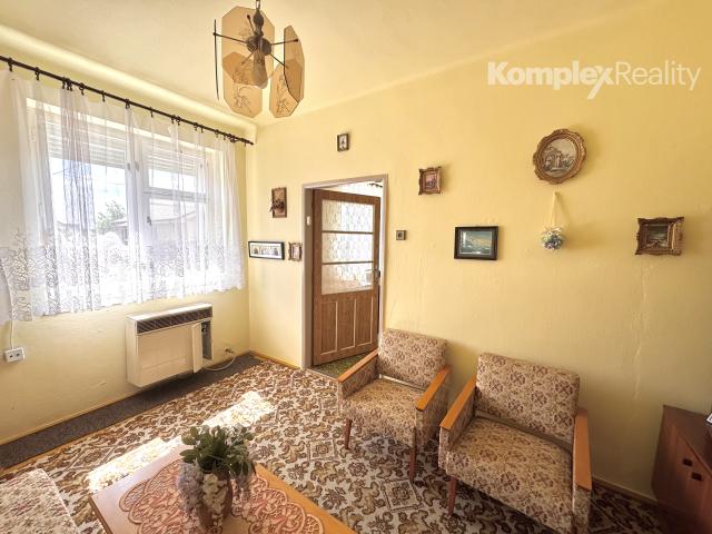 Na predaj: 5-izbový rodinný dom so samostatnou garážou a letnou kuchyňou v obci Tvrdošovce