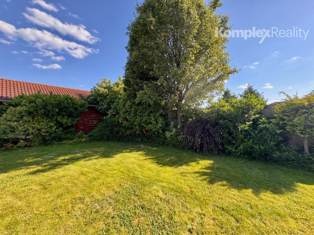 Na predaj: Luxusný 5-izbový rodinný dom s bazénom, dvojgarážou a záhradným domom v obci Andovce