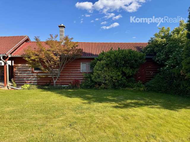 Na predaj: Luxusný 5-izbový rodinný dom s bazénom, dvojgarážou a záhradným domom v obci Andovce