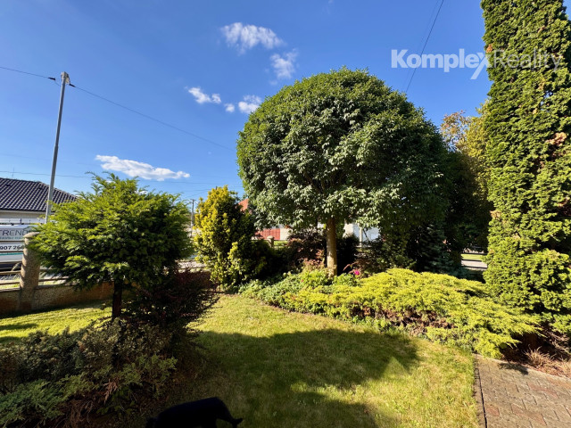 Na predaj: Luxusný 5-izbový rodinný dom s bazénom, dvojgarážou a záhradným domom v obci Andovce