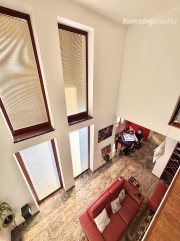 Na predaj: Luxusný 5-izbový rodinný dom s bazénom, dvojgarážou a záhradným domom v obci Andovce