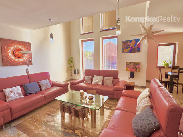 Na predaj: Luxusný 5-izbový rodinný dom s bazénom, dvojgarážou a záhradným domom v obci Andovce