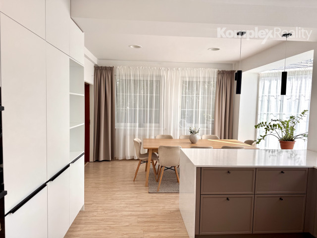 Na predaj nadštandardný 5-izbový rodinný dom s dvojgarážou a wellness zónou, Bánov (okres Nové Zámky)