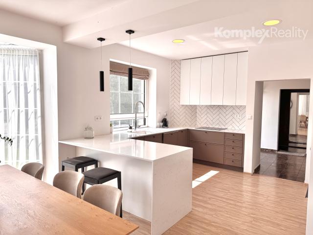 Na predaj nadštandardný 5-izbový rodinný dom s dvojgarážou a wellness zónou, Bánov (okres Nové Zámky)