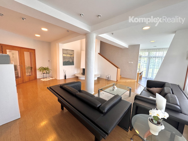 Na predaj nadštandardný 5-izbový rodinný dom s dvojgarážou a wellness zónou, Bánov (okres Nové Zámky)