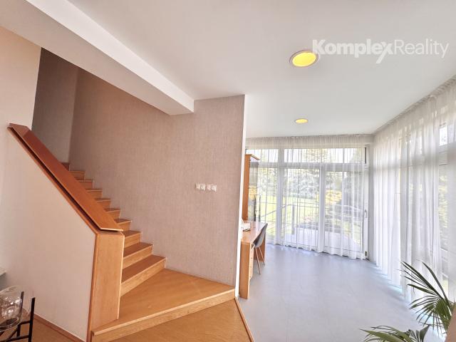 Na predaj nadštandardný 5-izbový rodinný dom s dvojgarážou a wellness zónou, Bánov (okres Nové Zámky)