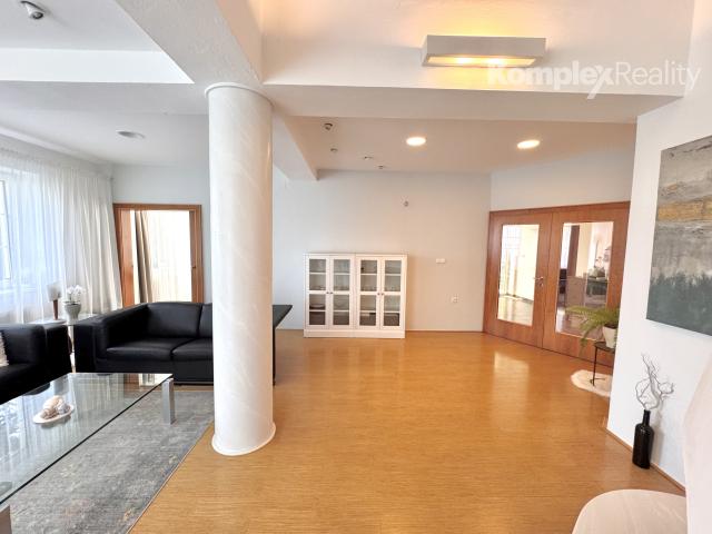 Na predaj nadštandardný 5-izbový rodinný dom s dvojgarážou a wellness zónou, Bánov (okres Nové Zámky)