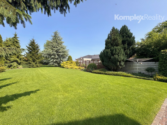 Na predaj nadštandardný 5-izbový rodinný dom s dvojgarážou a wellness zónou, Bánov (okres Nové Zámky)