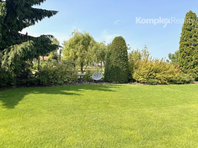 Na predaj nadštandardný 5-izbový rodinný dom s dvojgarážou a wellness zónou, Bánov (okres Nové Zámky)