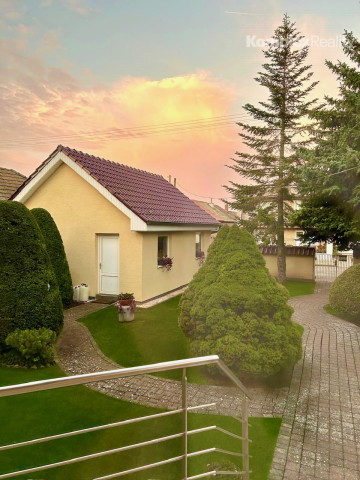 Na predaj nadštandardný 5-izbový rodinný dom s dvojgarážou a wellness zónou, Bánov (okres Nové Zámky)