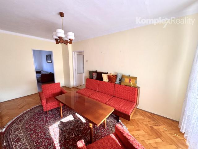 Na predaj 3-izbový byt s garážou a pivnicou v tehlovej štvorbytovke – Nové Zámky/7 km/