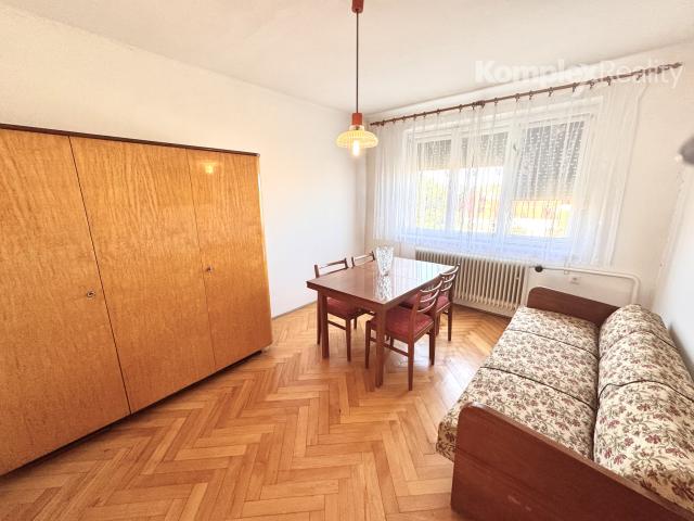 Na predaj 3-izbový byt s garážou a pivnicou v tehlovej štvorbytovke – Nové Zámky/7 km/