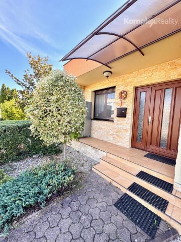 Predaj- 4 izbový átriový rodinný dom Milionárska štvrť, Nové Zámky