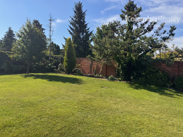 Predaj- 4 izbový átriový rodinný dom Milionárska štvrť, Nové Zámky