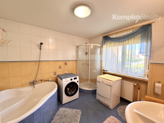 Predaj- 4 izbový átriový rodinný dom Milionárska štvrť, Nové Zámky