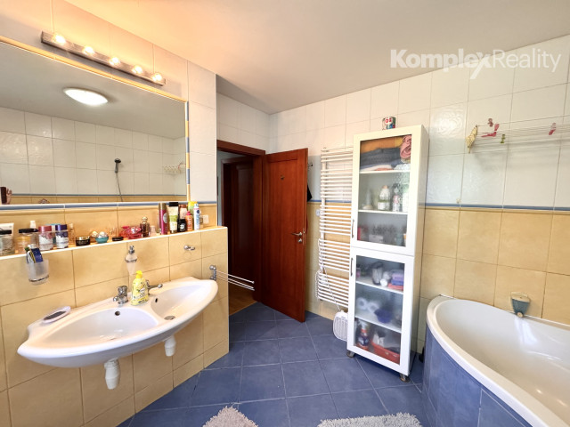 Predaj- 4 izbový átriový rodinný dom Milionárska štvrť, Nové Zámky