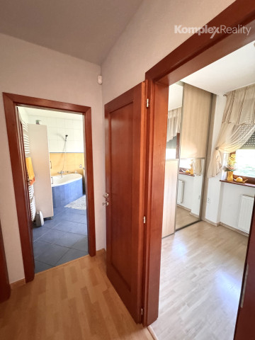 Predaj- 4 izbový átriový rodinný dom Milionárska štvrť, Nové Zámky